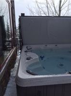 using-hot-tub-01